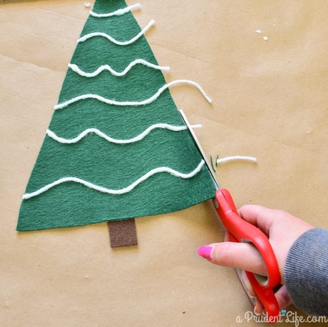 DIY Rustic Christmas Pillow {$5 No Sew!} - Polished Habitat